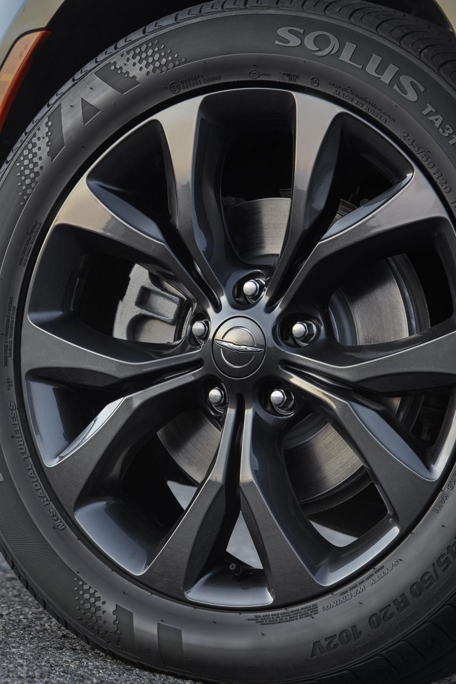 Колеса Chrysler Pacifica Limited S Appearance Package (RU) 2017 года  (фото 6 из 40)
